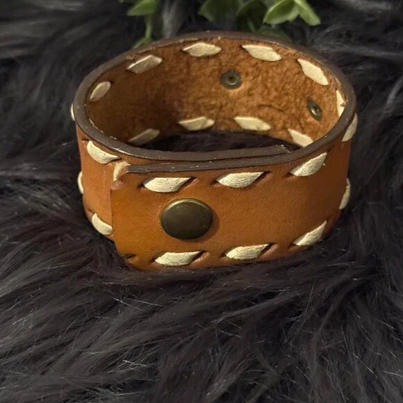 Grit & Grace Bracelet (C1) - Picture 4 of 6